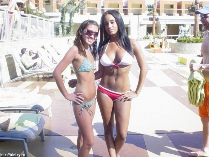 Дівчата у купальниках та літній одежі (200 фото) – фото 18