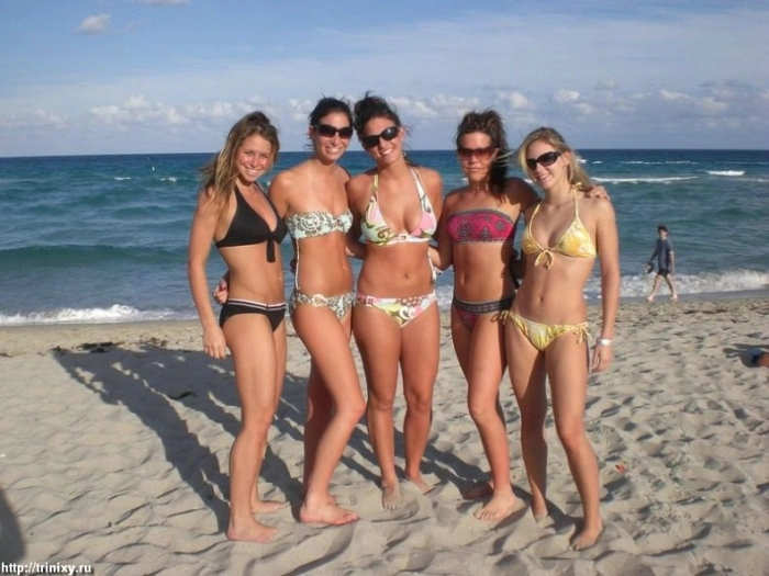 Дівчата у купальниках та літній одежі (200 фото) – фото 22