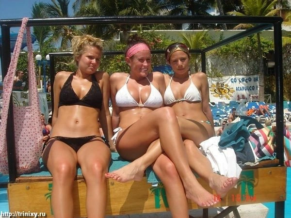 Дівчата у купальниках та літній одежі (200 фото) – фото 25