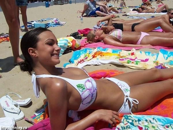 Дівчата у купальниках та літній одежі (200 фото) – фото 28