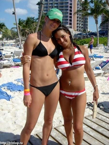 Дівчата у купальниках та літній одежі (200 фото) – фото 29