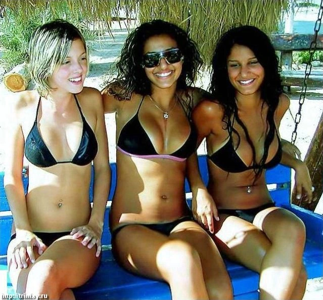 Дівчата у купальниках та літній одежі (200 фото) – фото 35