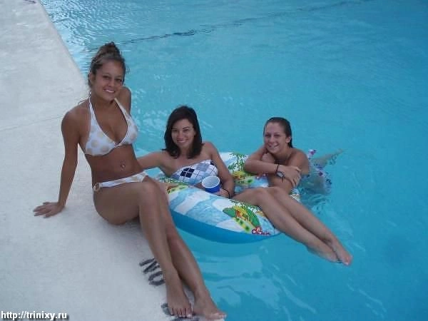 Дівчата у купальниках та літній одежі (200 фото) – фото 43