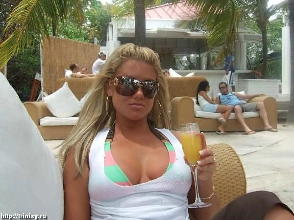 Дівчата у купальниках та літній одежі (200 фото) – фото 51