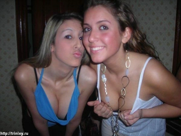 Дівчата у купальниках та літній одежі (200 фото) – фото 59