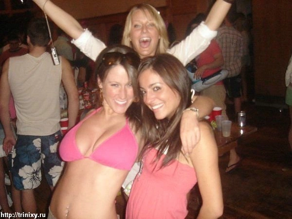 Дівчата у купальниках та літній одежі (200 фото) – фото 64