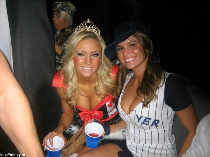 Дівчата у купальниках та літній одежі (200 фото) – фото 77