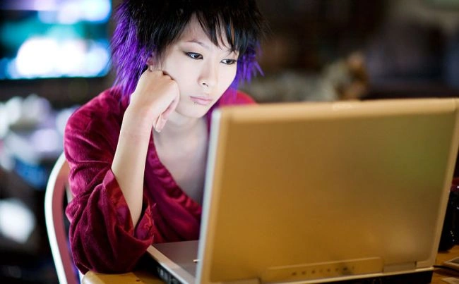 Дівчата, які ніколи не розлучаються зі своїми ноутбуками (25 фото) – фото 12