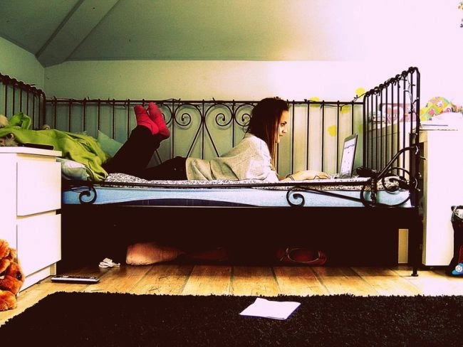 Дівчата, які ніколи не розлучаються зі своїми ноутбуками (25 фото) – фото 23