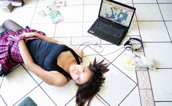 Дівчата, які ніколи не розлучаються зі своїми ноутбуками (25 фото) – фото 24