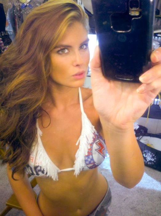 Дівчата перед дзеркалом. Частина 3 (176 фото) – фото 34