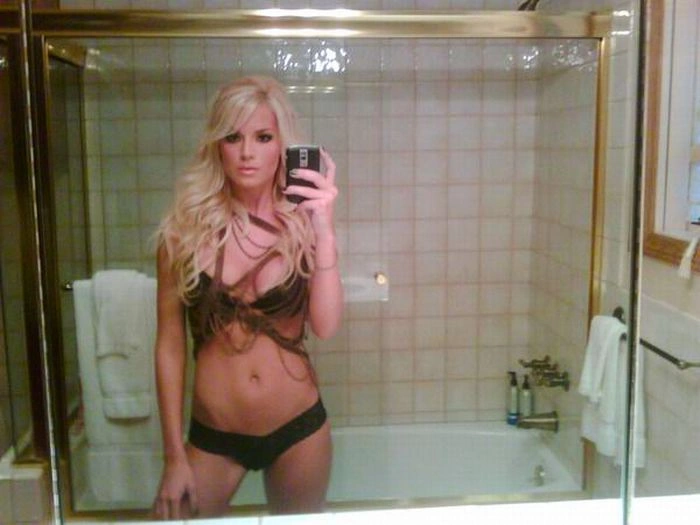 Дівчата перед дзеркалом. Частина 3 (176 фото) – фото 48