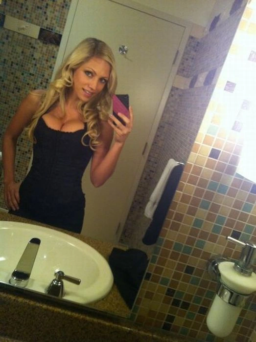 Дівчата перед дзеркалом. Частина 3 (176 фото) – фото 61