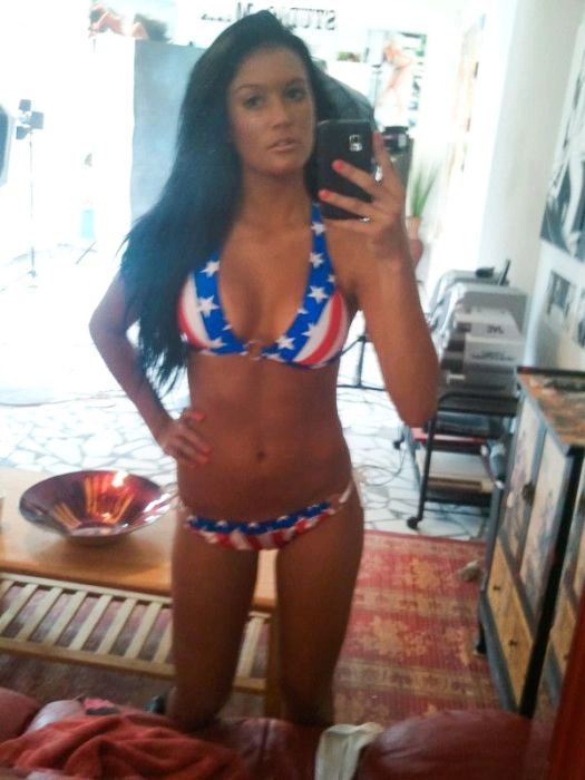 Дівчата перед дзеркалом. Частина 3 (176 фото) – фото 74