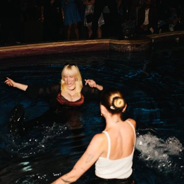 Біллі Айліш готова показати все, що сховано (14 фото + відео) – фото 10