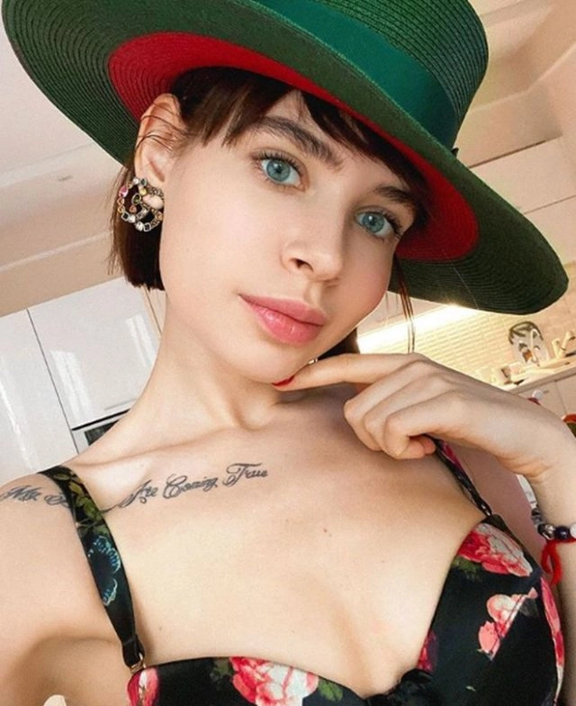 Юлію Русських запросили взяти участь у "Дом-2" як представницю найдавнішої професії (15 фото) – фото 14