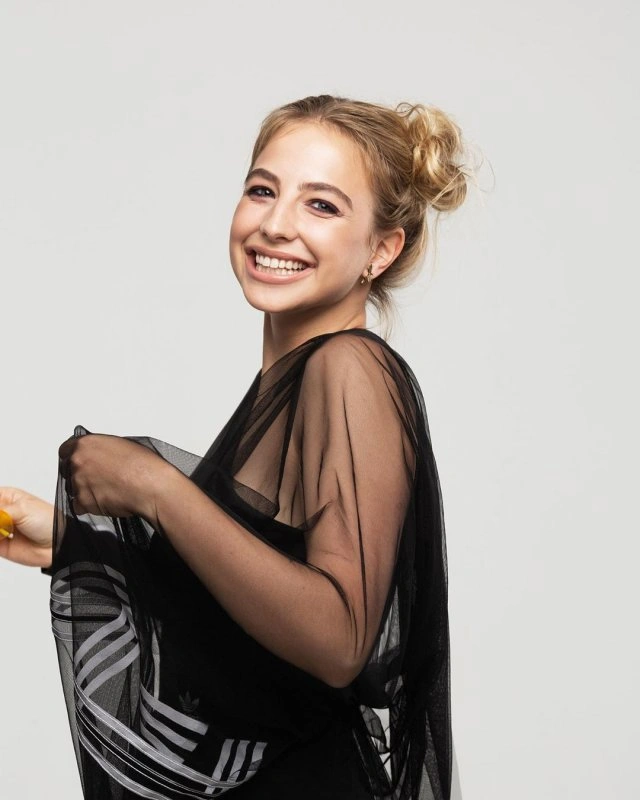 Донька секретаря генсовету "Єдиної Росії" Ольга Турчак знялася у головній ролі у своєму першому фільмі (16 фото) – фото 10