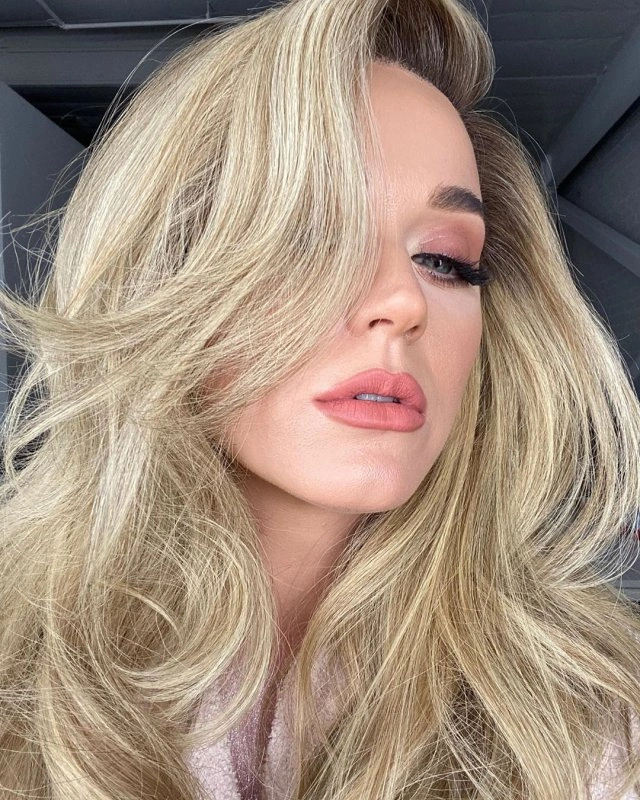 Власниця найрозкішнішого бюсту Голлівуду Кеті Перрі вперше стане мамою (11 фото) – фото 11