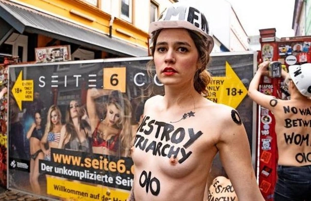 Активістки Femen провели акцію протесту на вулиці червоних ліхтарів в Гамбурзі (5 фото) – фото 4