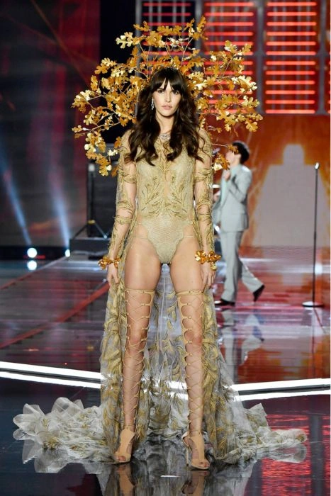 Показ нової колекції білизни Victoria`s Secret 2017 (35 фото) – фото 27