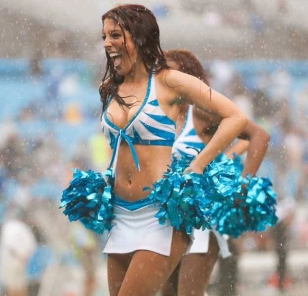 Дівчата і вода (47 фото)