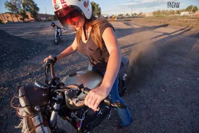 Дівчата, які люблять мотоцикли (42 фото) – фото 4