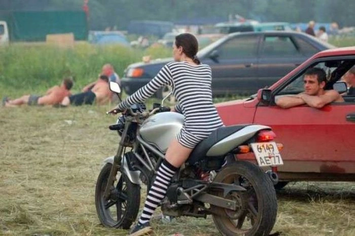 Дівчата, які люблять мотоцикли (42 фото) – фото 7