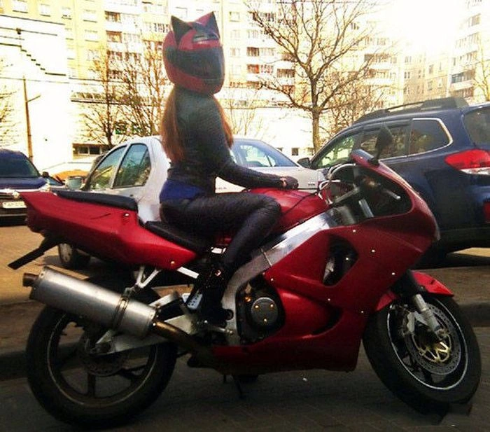 Дівчата, які люблять мотоцикли (42 фото) – фото 11