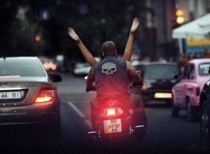 Дівчата, які люблять мотоцикли (42 фото) – фото 12