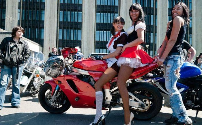 Дівчата, які люблять мотоцикли (42 фото) – фото 22