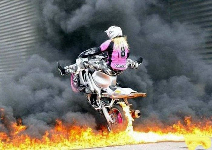 Дівчата, які люблять мотоцикли (42 фото) – фото 29