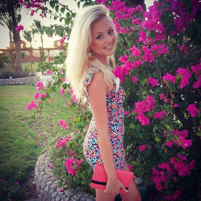 Дівчата в коротких сукнях (42 фото) – фото 2