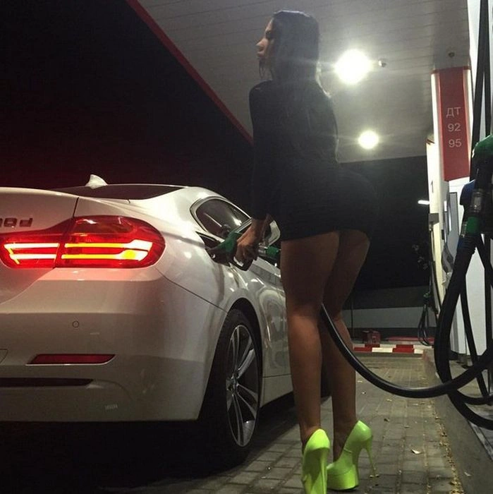 Дівчата в коротких сукнях (42 фото) – фото 4