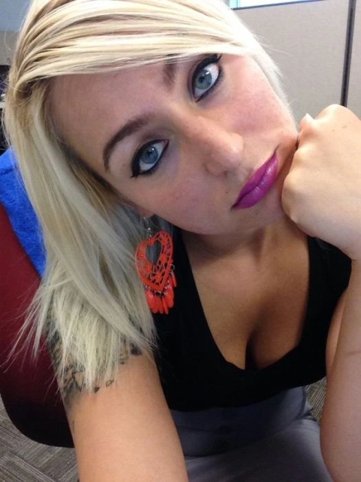 Дівчата сумують на роботі (34 фото) – фото 25