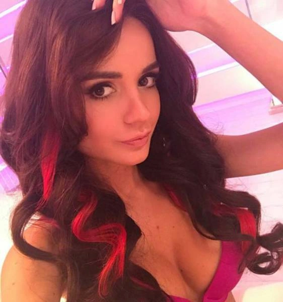 Чудові декольте (39 фото) – фото 16