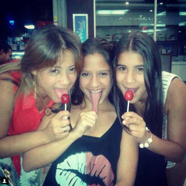 Мешканка Венесуели стала відомою завдяки довгій мові (16 фото) – фото 2