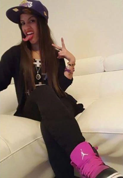 Мешканка Венесуели стала відомою завдяки довгій мові (16 фото) – фото 6