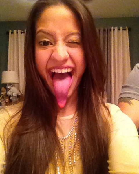 Мешканка Венесуели стала відомою завдяки довгій мові (16 фото) – фото 8