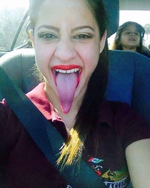 Мешканка Венесуели стала відомою завдяки довгій мові (16 фото) – фото 10