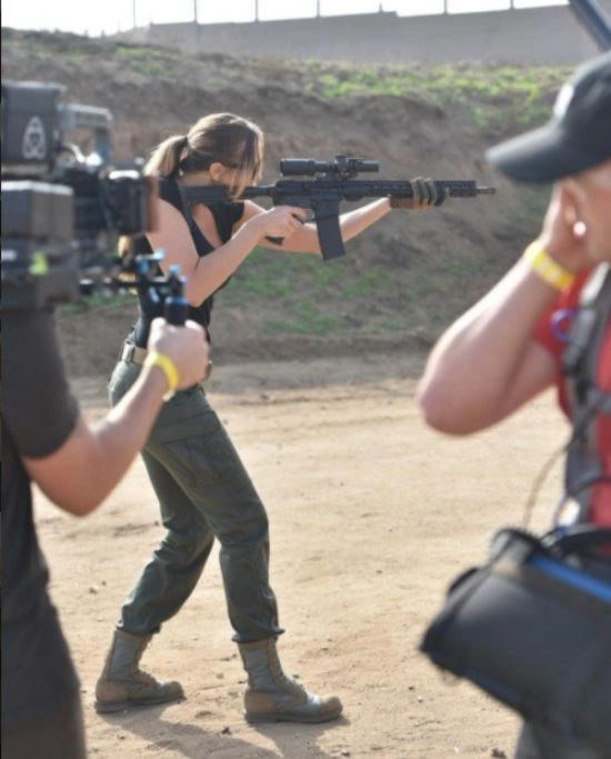 Американська військовослужбовець Каріса Літтлджон, яка стала моделлю (17 фото) – фото 3