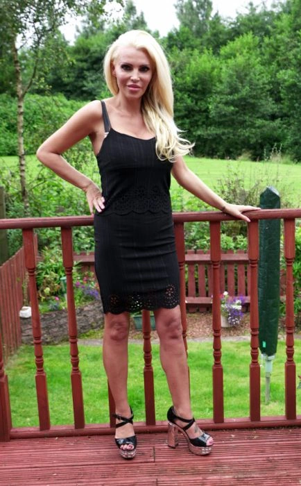 Жінка витратила сотні тисяч доларів, щоб бути схожою на ляльку Барбі (7 фото) – фото 3