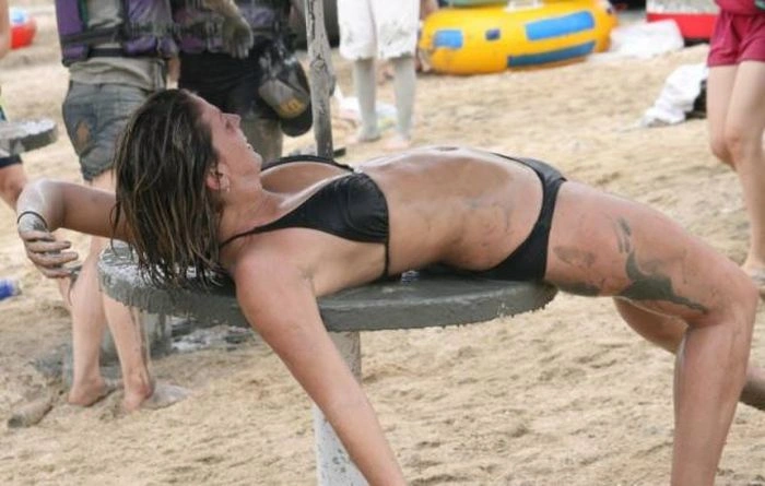 Учасниці корейського грязевого фестивалю Boryeong Mud (29 фото) – фото 14