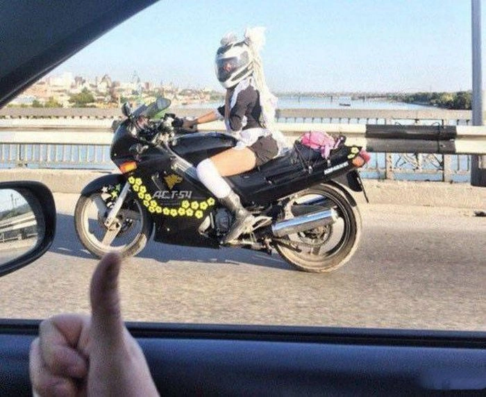 Дівчата та мотоцикли (43 фото) – фото 18