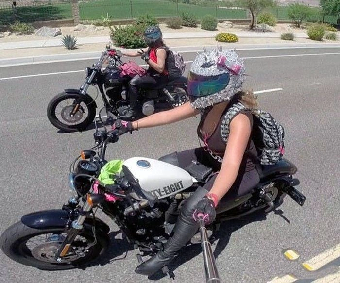 Дівчата та мотоцикли (43 фото) – фото 25