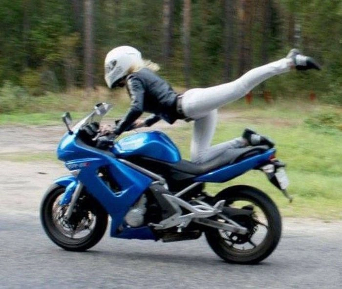 Дівчата та мотоцикли (43 фото) – фото 27