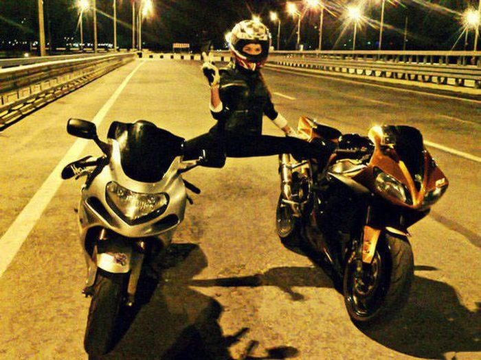 Дівчата та мотоцикли (43 фото) – фото 34