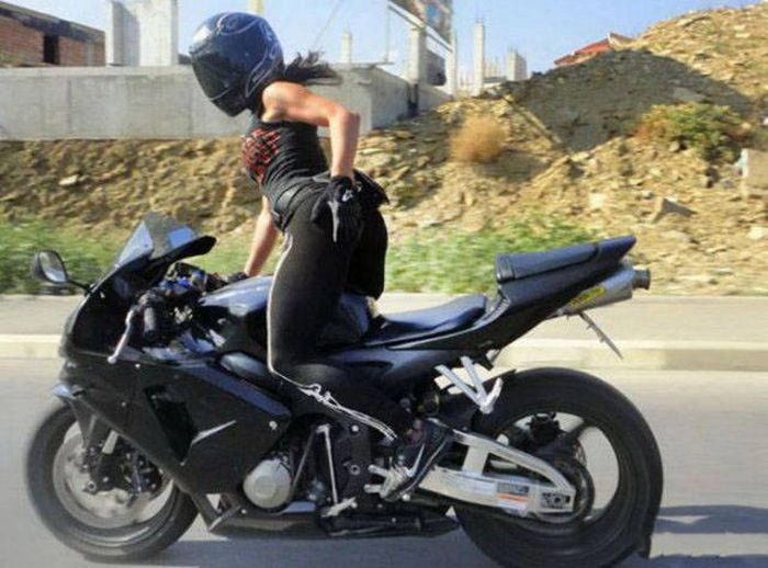 Дівчата та мотоцикли (43 фото) – фото 39