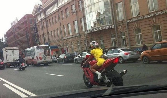 Дівчата та мотоцикли (43 фото) – фото 40