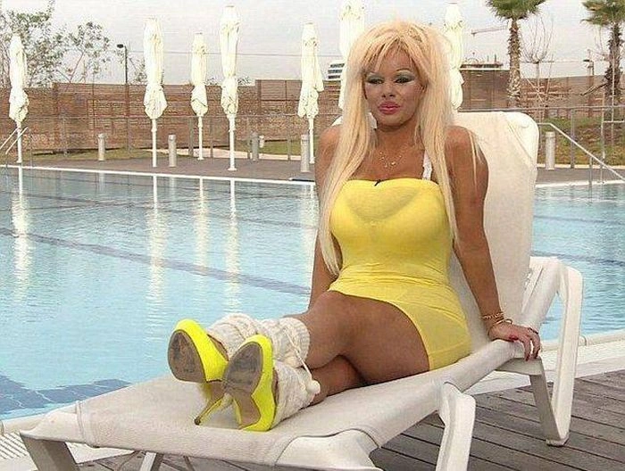 Дівчата, які переборщили з силіконом (45 фото) – фото 2