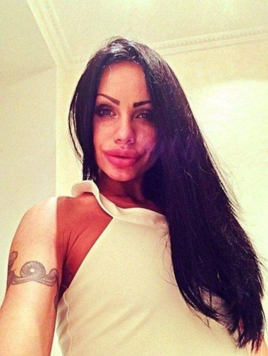 Дівчата, які переборщили з силіконом (45 фото) – фото 13